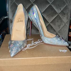 Louboutin wonder pump holographic silver 36 🤩